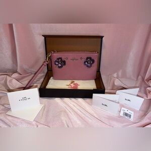 NWT Authentic Coach Tea Rose Pink Sequin Floral Pebbled Leather Wristlet In Box